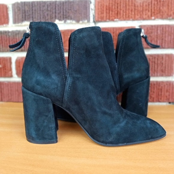 NWT Steve Madden 'Thrived' Genuine Suede Pointy Toe Notched Ankle Booties in Blk - Picture 2 of 7